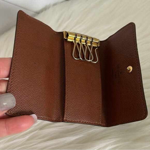 Authentic Louis Vuitton Monogram Multicles 4 Four Hooks Key Case CT4196 - Picture 5 of 7